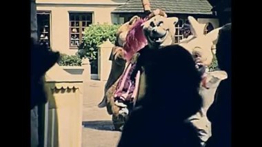 Orlando, Bay Lake, Florida, ABD - 1979 dolaylarında genç bir çocuk 1979 yılında Disney World 'de Kral Richard' ın kostümlü bir karakteriyle tanıştı.