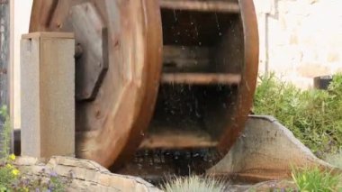 Su değirmeni pervaneleri kapanıyor. Yüksek kalite 4k görüntü