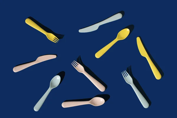 Set Plastic Spoons Knives Forks Blue Background Minimal Horizontal Flat — стоковое фото