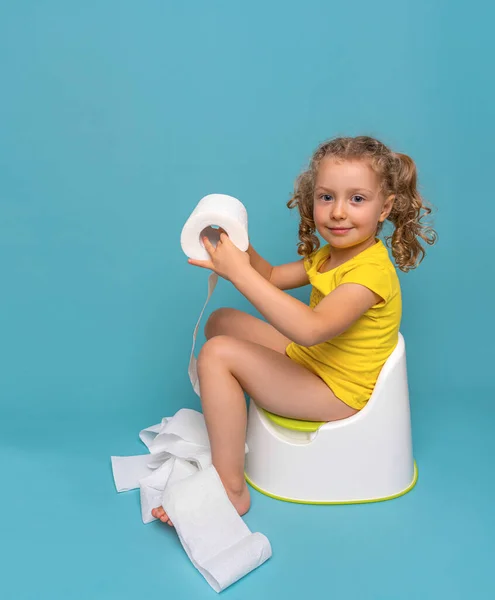 Child Potty Plays Toilet Paper Toilet Training — Stock Photo, Image