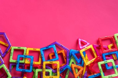 Details of the magnetic constructor on a pink background.