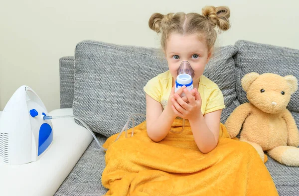 Child Breathes Inhaler Treatment Colds Allergies — Stock Photo, Image