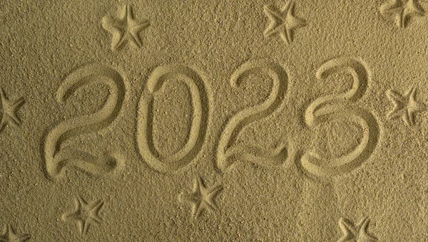 Kuma yazılmış imza noktası 2023. Metin için boşluk var.