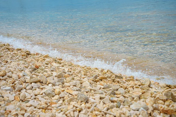 Θαλασσινά Κύματα Και Παραλία Βότσαλα Θερινή Διάθεση — Φωτογραφία Αρχείου