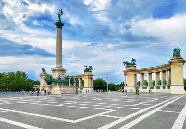 Budapeşte, Macaristan - 21 Temmuz 2023: Budapeşte, Macaristan 'daki Kahramanlar Meydanı.