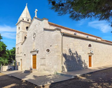 Gökyüzüne karşı kumdaki denizyıldızı. Metin için boşluk var.