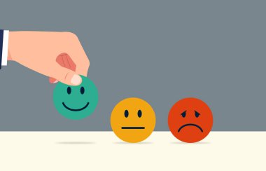 İyi geri bildirim notu ve olumlu müşteri değerlendirmesi, fikir ve memnuniyet anketi mutlu gülümseme sembolü seçerek.