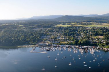 Cowichan Körfezi marinaları ve halkı, Vancouver Adası, British Columbia, Kanada.