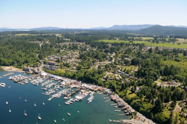 Cowichan Körfezi 'nin hava fotoğrafı, Vancouver Adası, British Columbia, Kanada.