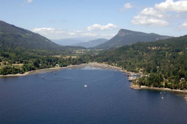 Fulford Limanı ve Fulford Deresi, arka planda Maxwell Dağı, Salt Spring Adası, British Columbia, Kanada