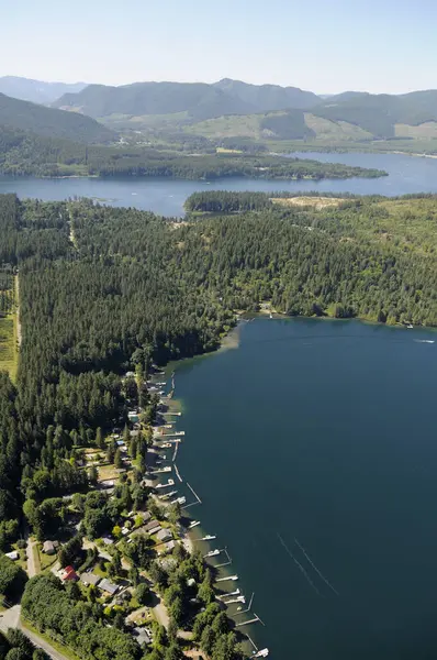 Cowichan Gölü üzerindeki Cowichan Gölü, Vancouver Adası hava fotoğrafçılığı, British Columbia, Kanada.
