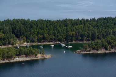 Conover Cove 'un hava fotoğrafı, Wallace Adası Deniz İl Parkı, Körfez Adaları, Britanya Kolumbiyası, Kanada.