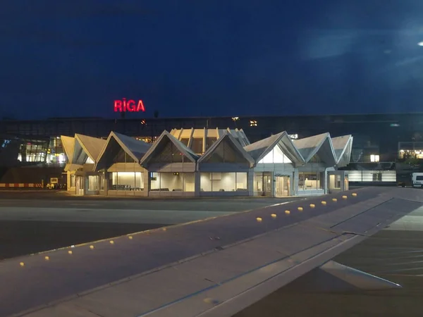 Aeropuerto Riga Letonia Por Noche — Foto de Stock
