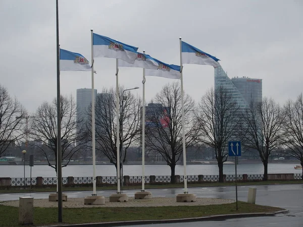 Flaggen Der Stadt Riga Vor Dem Fluss Duna Wind Riga — Stockfoto