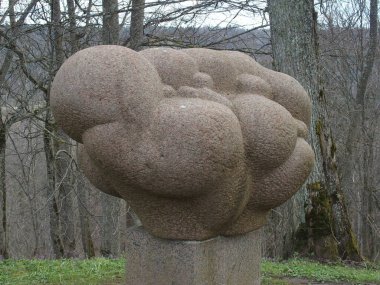 Letonya, Sigulda yakınlarındaki Turaida Müzesi 'nin heykel bahçesinde.