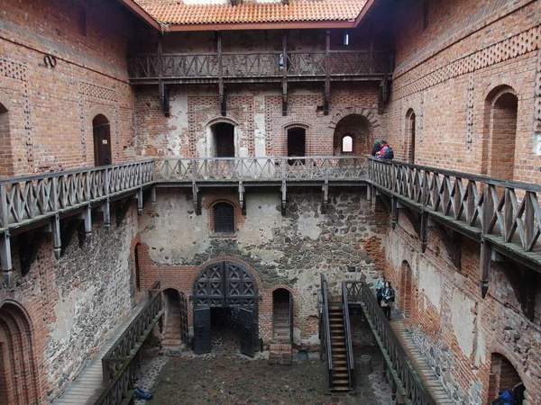 Trakai 'nin avlusunda demirli kale, Litvanya