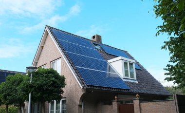 Ev Çatı Üzerine Güneş Paneli, Lahey, Hollanda 'da Alternatif Jeneratör Enerjisi