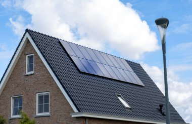 Ev Çatı Üzerine Güneş Paneli, Lahey, Hollanda 'da Alternatif Jeneratör Enerjisi