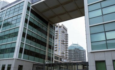 Hollanda, Lahey 'deki ünlü Siluet Binası Merkez İstasyonu' ndan çok uzak değil..