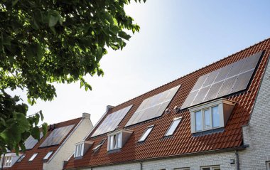 Ev Çatı Üzerine Güneş Paneli, Lahey, Hollanda 'da Alternatif Jeneratör Enerjisi