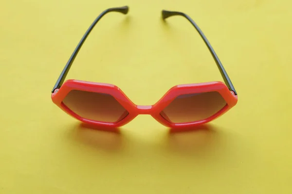 Cool Elegante Vintage Vermelho Hexagonal Plástico Moldura Óculos Sol Isolar — Fotografia de Stock