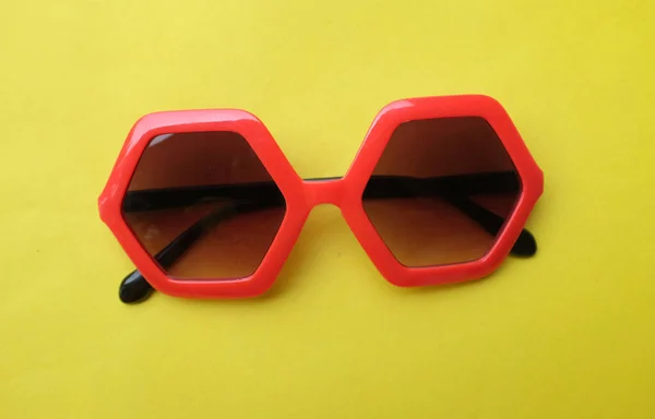 Cool Elegante Vintage Gafas Sol Montura Plástico Hexagonal Roja Aislar — Foto de Stock