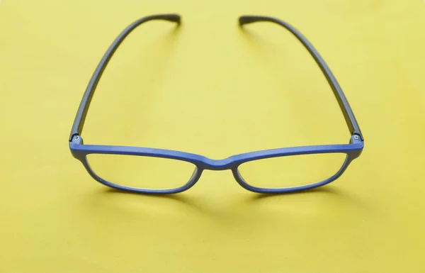 Modern Bir Gözlük Gözlük Gözlük Gözlük Gözlük Mavi Çerçeveler Parlak — Stok fotoğraf