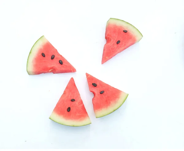 Snijd Rijpe Watermeloen Citrullus Lanatus Driehoeken Isoleren Witte Achtergrond — Stockfoto