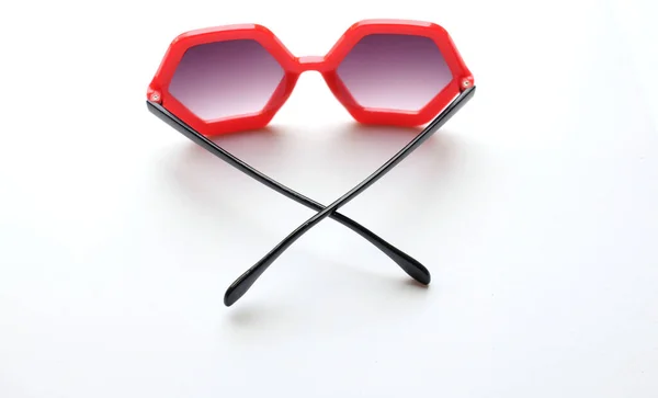Närbild Röd Pentagon Form Solglasögon Isolat Vit Bakgrund — Stockfoto
