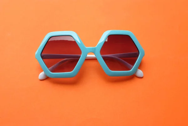 Sonnenbrille Fünfeck Form Isoliert Auf Einem Orangefarbenen — Stockfoto