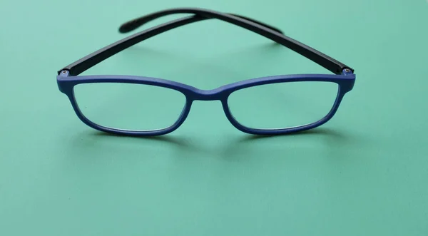 Modern Bir Gözlük Gözlük Gözlük Gözlük Gözlük Mavi Çerçeveler Yeşil — Stok fotoğraf