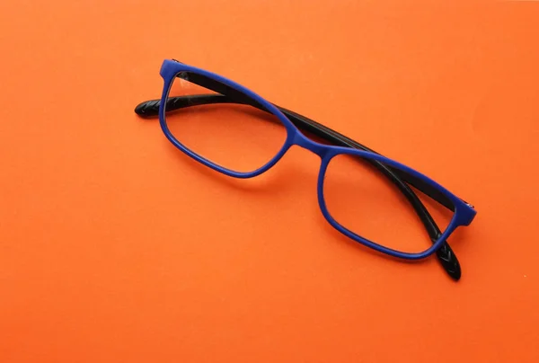 Modern Bir Gözlük Gözlük Gözlük Gözlük Gözlük Mavi Çerçeveler Turuncu — Stok fotoğraf