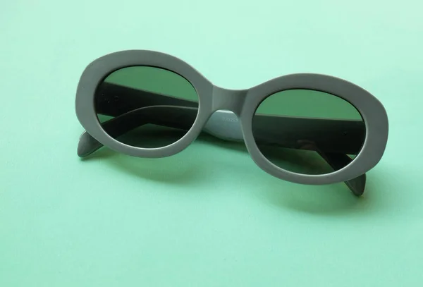 Sonnenbrille Rund Grauem Kunststoffrahmen Isoliert Auf Vereinbartem Pastell Background Retro — Stockfoto