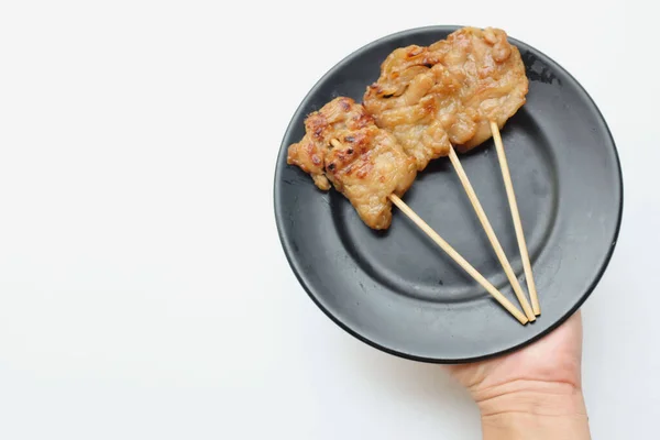 Vrouw Hand Met Een Thaise Varkensvlees Grill Stok Moo Ping — Stockfoto