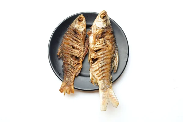 Ikan Carp Goreng Lezat Barbonymus Gonionotus Isolasi Hitam Lempeng Keramik — Stok Foto