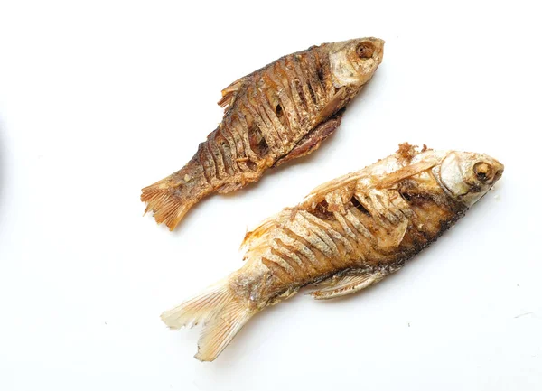 Ikan Carp Goreng Lezat Barbonymus Gonionotus Terisolasi Pada Latar Belakang — Stok Foto