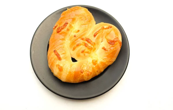 Νόστιμο Σπιτικό Ψωμί Φρεσκοψημένο Φούρνο Σχήμα Καρδιάς Μαλακά Πρέτζελ Ψωμί — Φωτογραφία Αρχείου