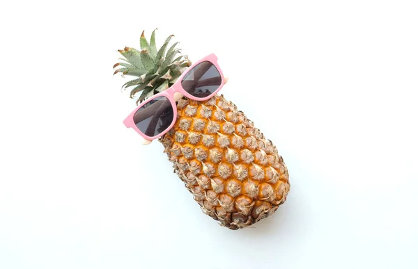 Ansicht Von Oben Und Nahaufnahme Gelbe Ananas Sonnenbrille Isoliert Auf — Stockfoto