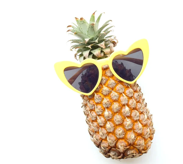 Ansicht Von Oben Und Nahaufnahme Gelbe Ananas Sonnenbrille Isoliert Auf — Stockfoto
