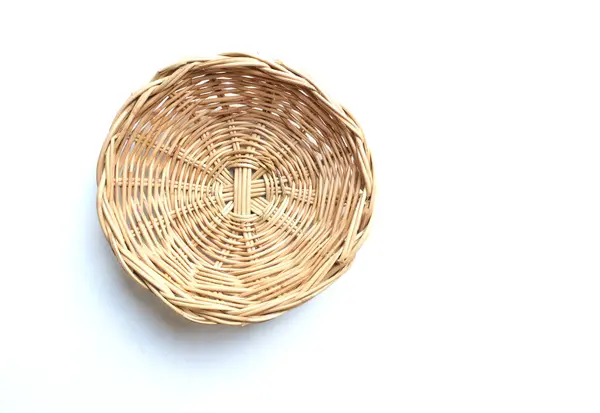 Bambu Meyve Sepetinin Yukarıdan Görünüşü Beyaz Bir Arkaplanda Izole Edilmiş — Stok fotoğraf