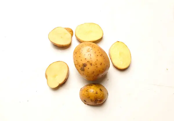 Hopen Verse Rauwe Babyaardappelen Solanum Tuberosum Jonge Aardappelen Geïsoleerd Een — Stockfoto