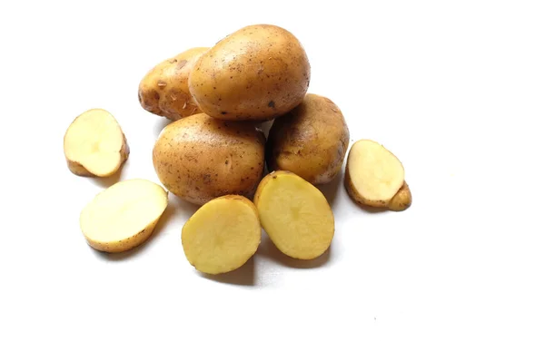Σωρούς Νωπής Ακατέργαστης Πατάτας Solanum Tuberosum Απομονωμένης Νεαρής Πατάτας Λευκό — Φωτογραφία Αρχείου