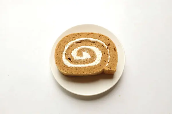 Biskuitteig Süß Schweizer Semmelkuchen Marmeladenbrötchen Mit Sahne Für Eine Kaffeepause — Stockfoto