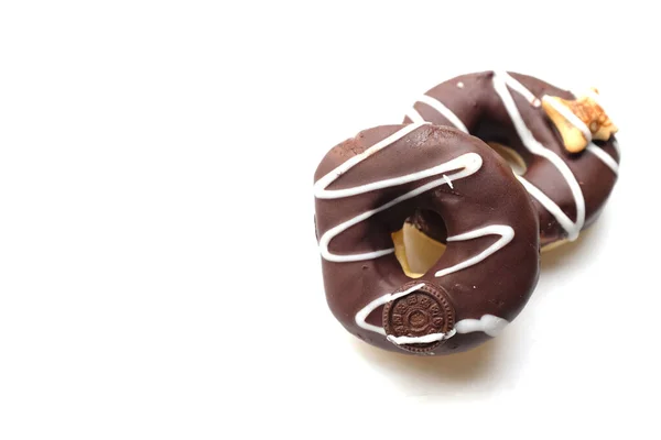 Аппетитные Свежие Пончики Шоколадом Глазурь Изолированы Белом Backdrop Cream Шоколадное — стоковое фото