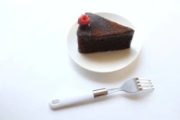 Kopieren Raum Eine Portion Geschichtete Dunkle Schokoladenkuchen Mit Roten Kirschen — Stockfoto