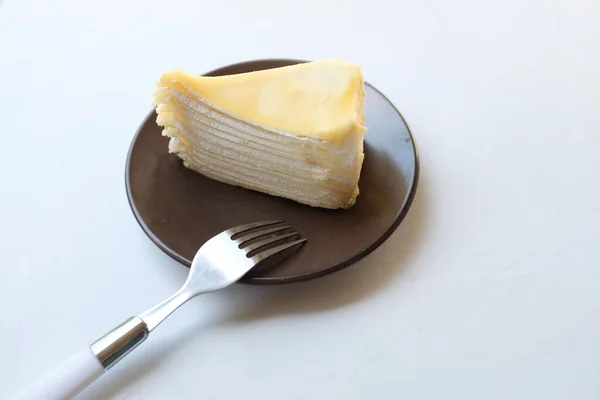 Vista Superior Plana Colocar Uma Porção Cheesecake Camadas Prato Branco — Fotografia de Stock