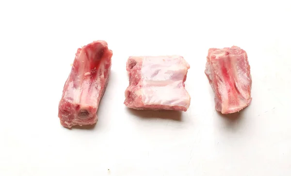 Costelas Porco Cruas Frescas Carne Crua Osso Isolar Fundo Branco — Fotografia de Stock