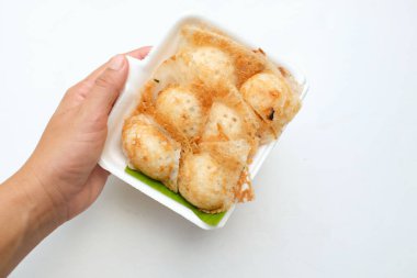 Khanom Krok ya da Tayland hindistan cevizi sütlü krep tabakta muz yaprağı. Tayland Tatlısı. Tayland 'da sokak yemeği