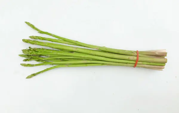 Verse Groene Rauwe Groenten Asperges Asparagus Officinalis Isoleren Een Witte — Stockfoto