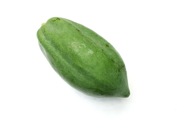 Świeże Zielone Surowe Warzywa Niedojrzałe Zielone Papaja Papaja Plasterkami Pół — Zdjęcie stockowe